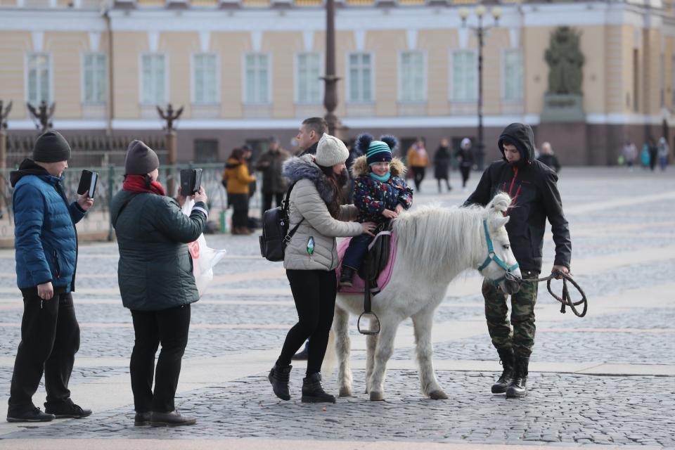 Tourists in Palace Square in central St Petersburg during the pandemic of the novel coronavirus on March 21.