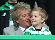 Bei Papa ist es doch am schönsten: Musik-Legende Rod Stewart wurde im Alter von 66 Jahren noch einmal Vater. Sein Sohn Aiden wurde 2011 geboren. (Bild: Getty Images / Ian MacNicol)