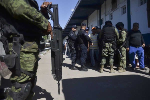 Policía Federal y Ejército Mexicano entraron a la ciudad de Apatzingán en 2014. El caso de los abogados víctimas de desaparición forzada no está en el registro oficial.