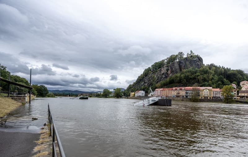 The Elbe River overflows its banks in Decin after heavy rainfall in the South Moravian region. Hájek Vojtìch/CTK/dpa