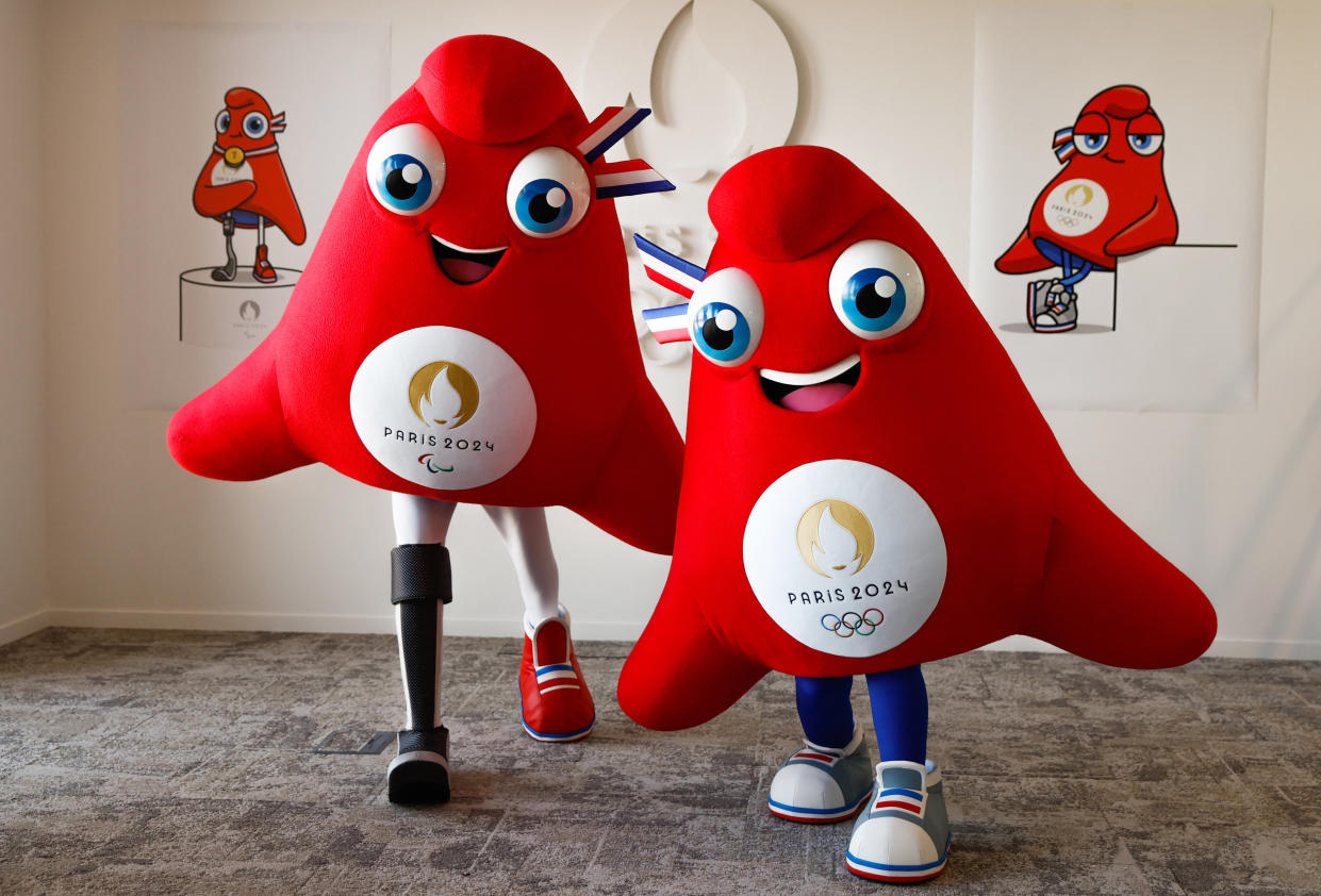 Le duo de bonnets phrygiens représentera les Jeux olympiques et paralympiques de Paris 2024.