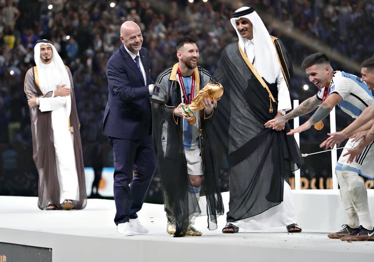 La Selección Argentina festeja el campeonato del Mundo en Qatar 2022, obtenido frente a la seleccón de Francia en el estadio de Lusail
