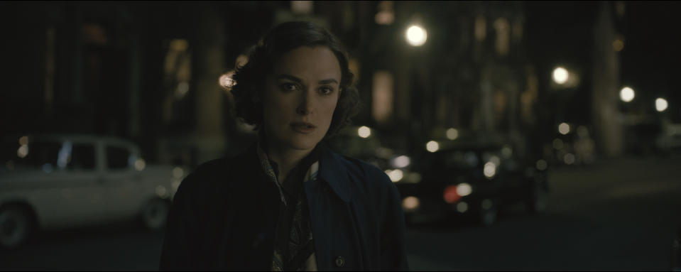 Keira Knightley as Loretta McLaughlin in 20th Century Studios' BOSTON STRANGLER. (Photo courtesy of 20th Century Studios)