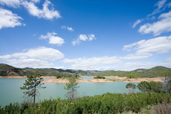 dam reservoir barragem de Arade Algarve Portugal