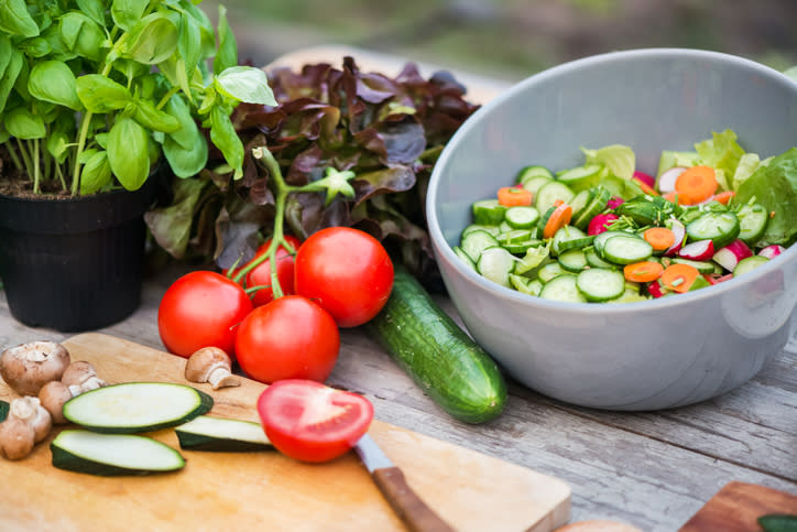 <p>Eat only unprocessed, plant based food with at least 75% uncooked Why: Advocates believe that cooking food breaks down its vital enzymes and nutritional benefits. Drawbacks: No hot food. Enough said. </p>