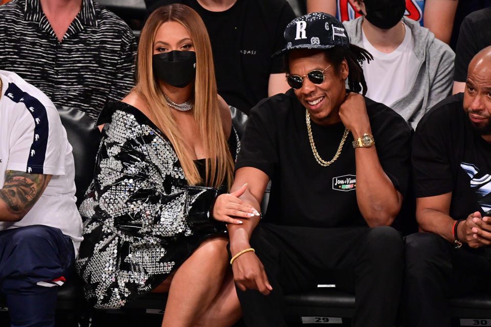 <p>Beyoncé and Jay-Z get close at the Brooklyn Nets vs. Milwaukee Bucks game in N.Y.C.</p>