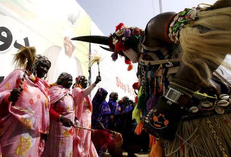Traditional dancers perform outside the parliament before Sudan's President Omar Hassan al-Bashir takes an oath during his presidential inauguration ceremony for a new term at the National Assembly in Omdurman, June 2, 2015. REUTERS/Mohamed Nureldin Abdallah