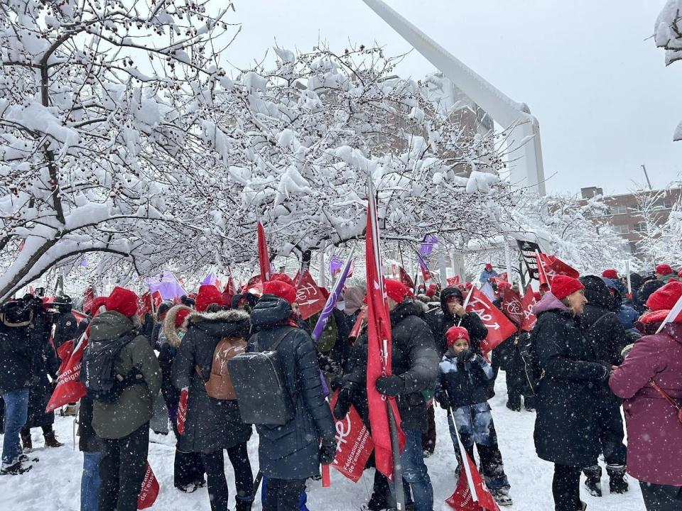 Teachers are continuing to protest as negotiations with the Quebec government remain at an impasse. 