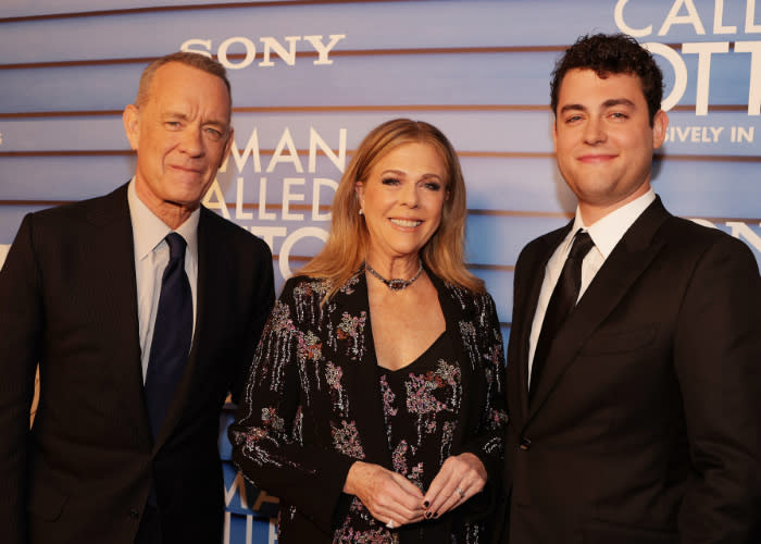 Tom Hanks, su mujer Rita Wilson y su hijo Truman Hanks en el estreno de El peor vecino del mundo