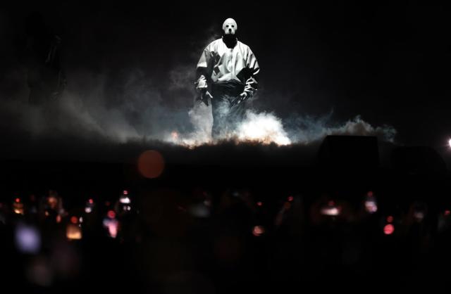 Kanye West barely performs onstage at Rolling Loud - Los Angeles Times