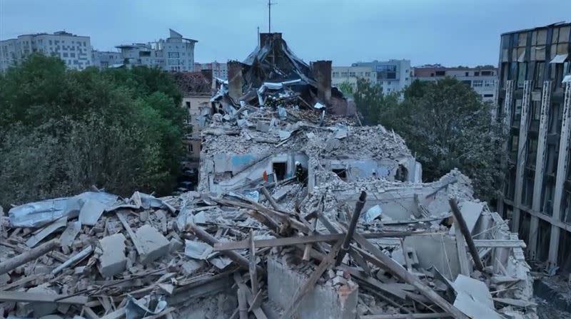 俄軍對烏克蘭西部大城「利維夫」進行飛彈轟炸。（圖／澤倫斯基@ZelenskyyUa推特）