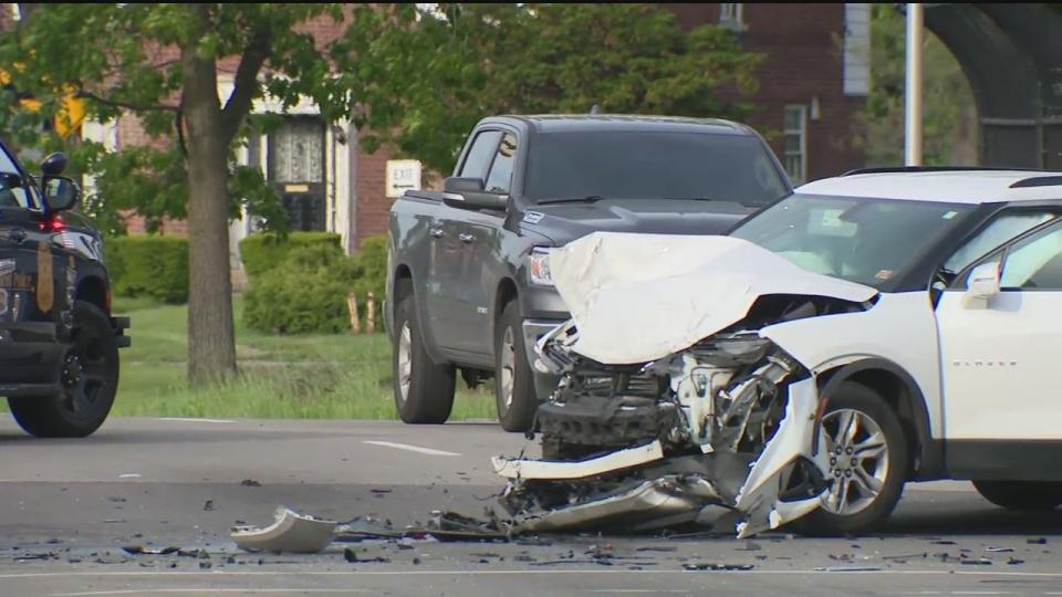 <div>Murder suspect crashes at James Couzens and Outer Drive in Detroit after police chase.</div>