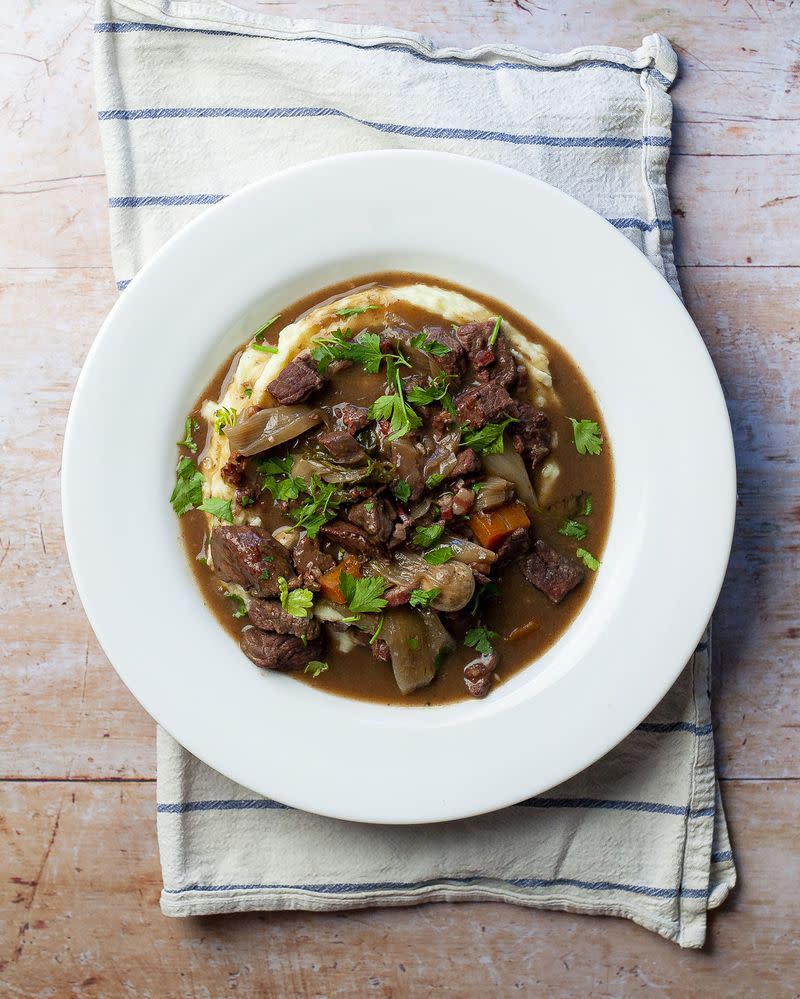 Slow cooker beef bourguignon - Best slow cooker recipes 2022