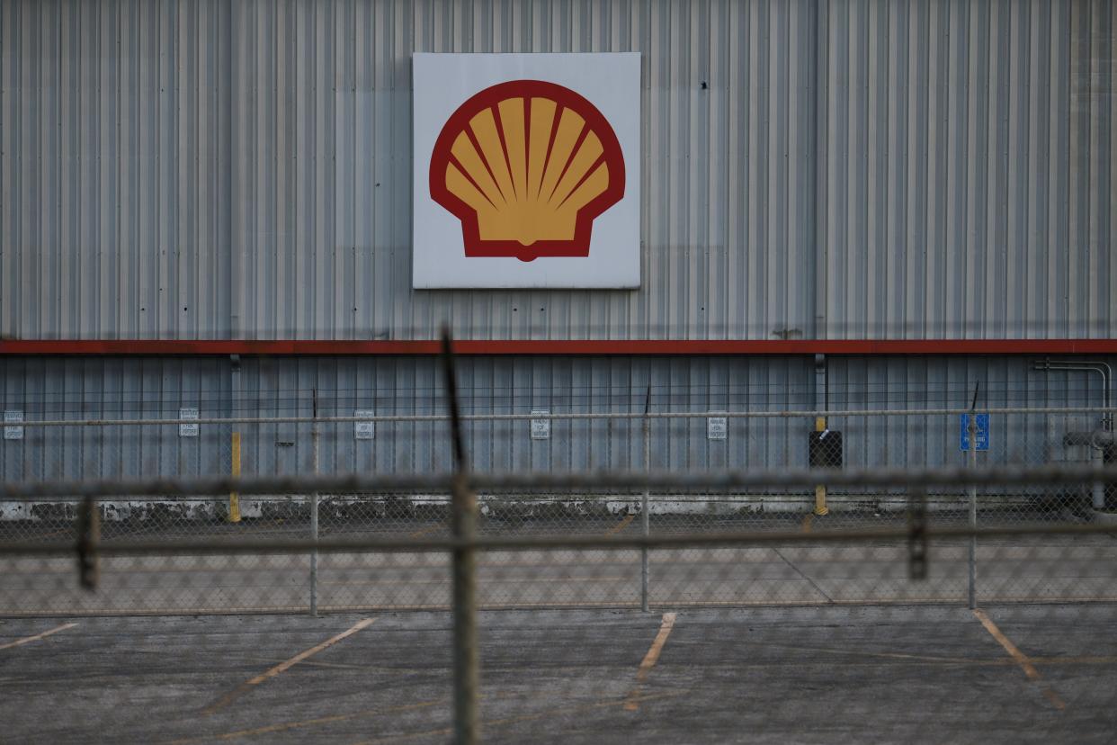 FILE PHOTO - A sign is seen at a Shell facility near the Houston Ship Channel in Galena Park, Texas, U.S., May 5, 2019.  REUTERS/Loren Elliott