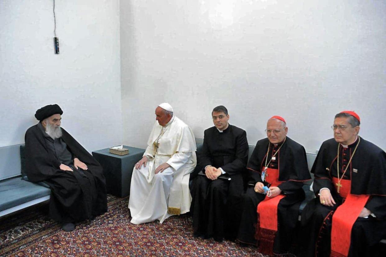 Le pape François rencontre le grand ayatollah chiite Ali Sistani à Najaf, en Irak, le 6 mars 2021 - Ayatollah Sistani's Media Office / AFP