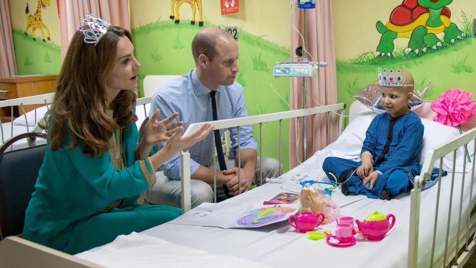 Prince William and Kate Middleton have a tea party with a hospital patient