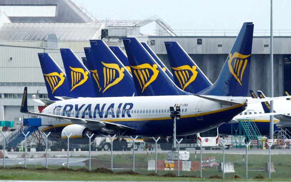 Дублин нисэх онгоцны буудал дахь Ryanair онгоцууд - REUTERS/Jason Cairnduff