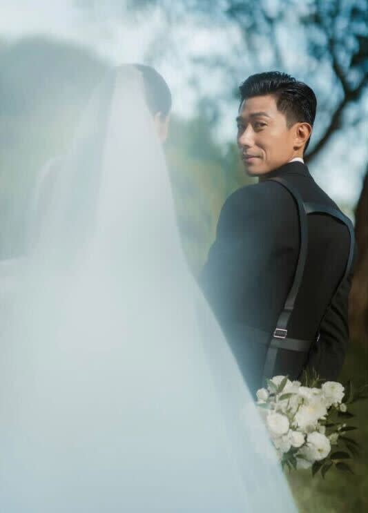 Singaporean actor Desmond Tan announced his marriage to his university sweetheart of 12 years in France on 7 December 2021. (Photo: Desmond Tan/Instagram)