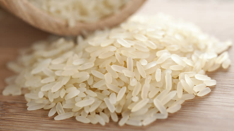 Raw white rice grains