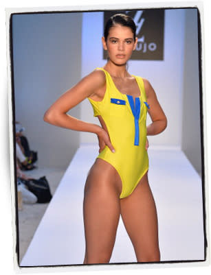 Una de las propuestas de A.Z. Araujo en la Mercedes-Benz Fashion Week Swim – Foto: Frazer Harrison | Getty Images