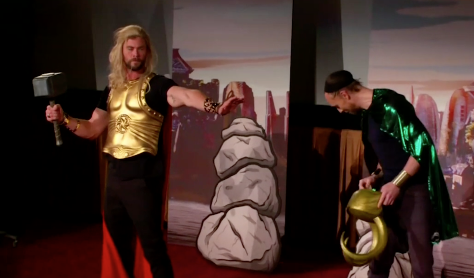 Tome HIddleston's wig falls off while he and Chris Hemsworth perform a scene from <em>Thor: Ragnarok</em> on <em>The Late Late Show With James Corden</em>. (Photo: CBS)