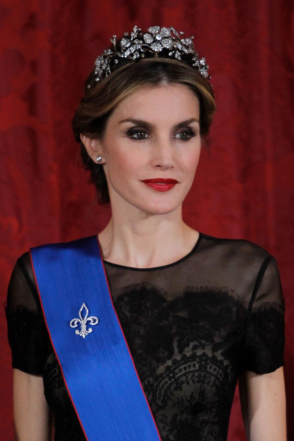 queen letizia of spain tiaras, spanish royalty jewelry, MADRID, SPAIN - OCTOBER 29: Queen Letizia of Spain receives Chilean President Michelle Bachelet for a Gala dinner at the Royal Palace on October 29, 2014 in Madrid, Spain. (Photo by Jose Luis Cuesta-Pool/Getty Images)