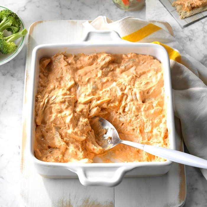 Easy Buffalo Chicken Dip Exps Wrsm17 42043 C04 14 4b 7