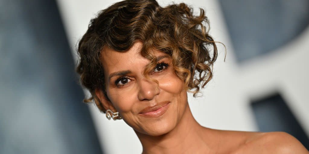 halle berry 2023 vanity fair oscar party hosted by radhika jones arrivals