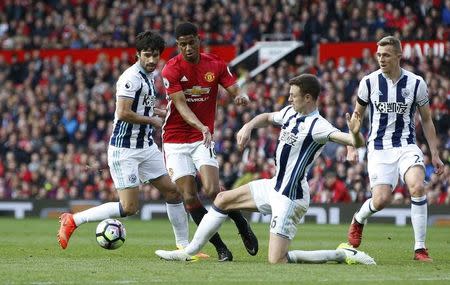 Britain Soccer Football - Manchester United v West Bromwich Albion - Premier League - Old Trafford - 1/4/17 Manchester United's Marcus Rashford in action with West Bromwich Albion's Claudio Yacob, Jonny Evans and Darren Fletcher Reuters / Andrew Yates Livepic