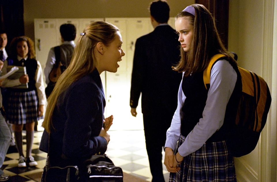 <h1 class="title">GILMORE GIRLS, Liza Weil, Alexis Bledel, 'Like Mother, Like Daughter', (Season 2), 2000-2007, photo:</h1><cite class="credit">©Warner Bros/Courtesy Everett Collection</cite>