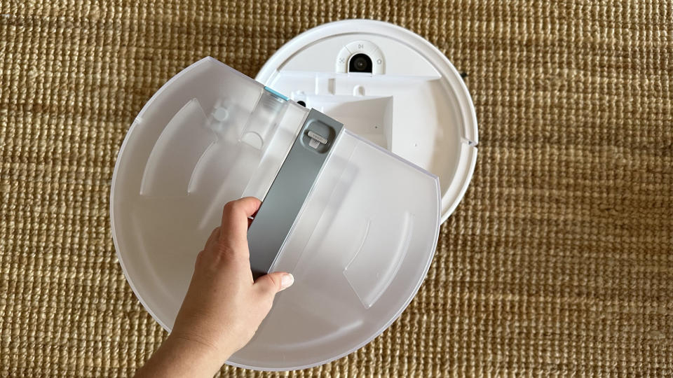 Robot vacuum water tank