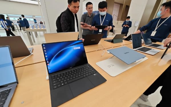 華為近日發表首款支援人工智慧的筆記型電腦 MateBook X Pro。   圖 : 翻攝自視覺中國
