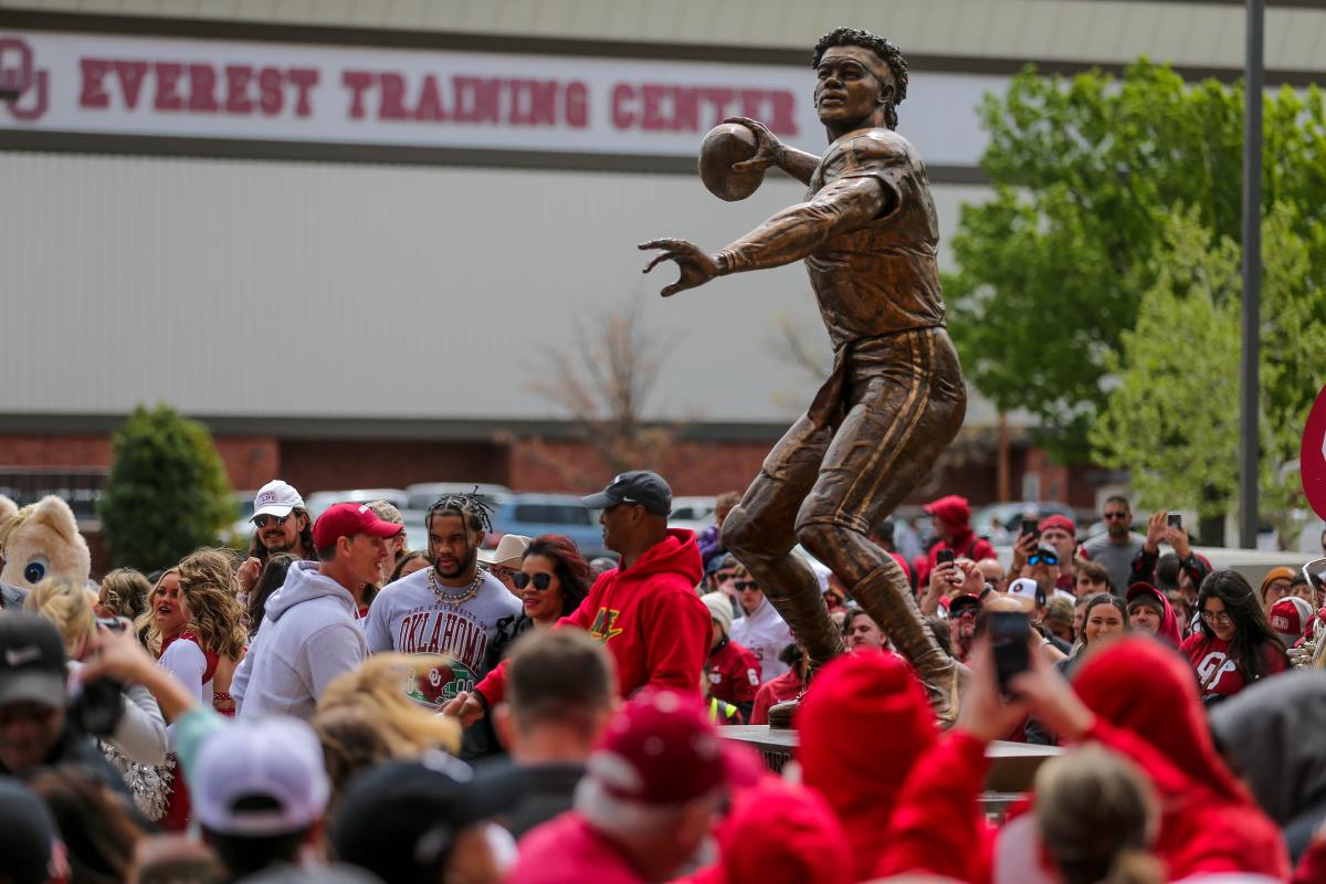 OU unveils Kyler Murray statue in event before spring football game