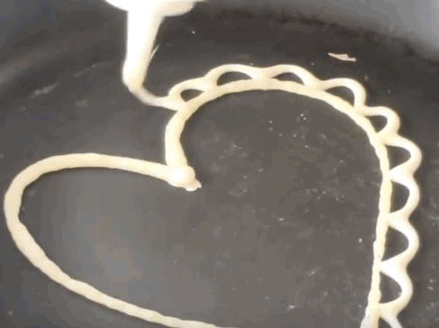 How to Pour Pancake Batter with a Ketchup Bottle