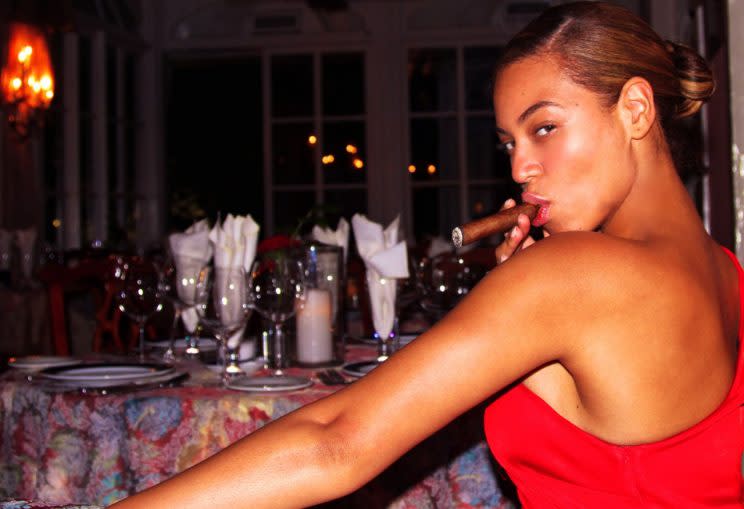 Beyonce es solo una de las estrellas que sucumbe al habano