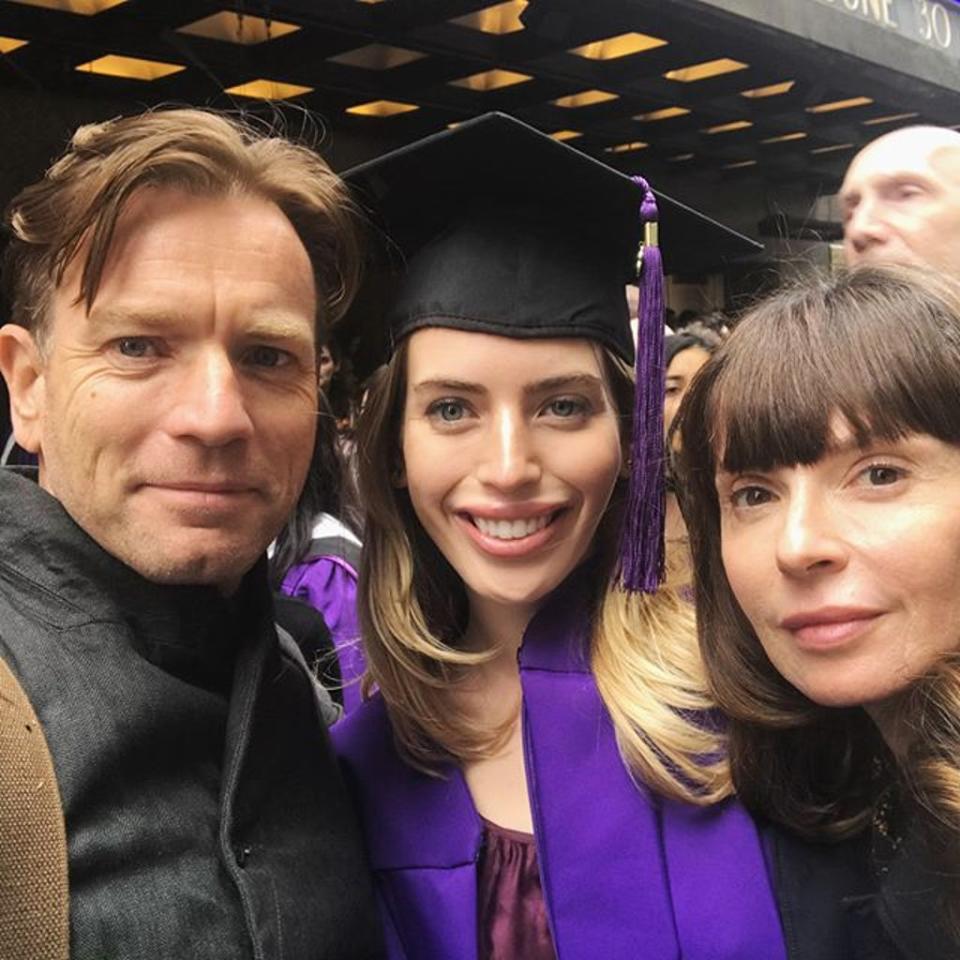 Clara McGregor with parents Ewan McGregor and Eve Mavrakis at her graduation (instagram/claramcgregor)