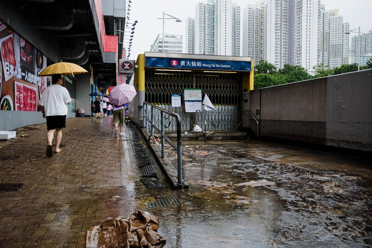 El metro se inundó y se canceló el servicio