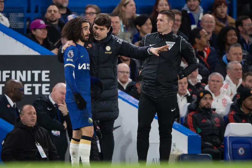 Marc Cucurella receives instructions from Mauricio Pochettino