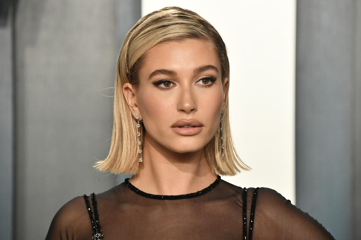 Hailey Bieber talks about experiencing body shaming while growing up in the spotlight. (Photo: Getty Images)