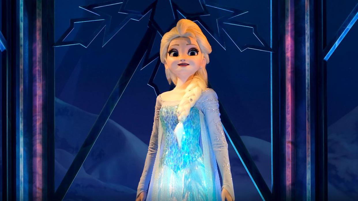  Elsa animatronic at Hong Kong Disneyland. 