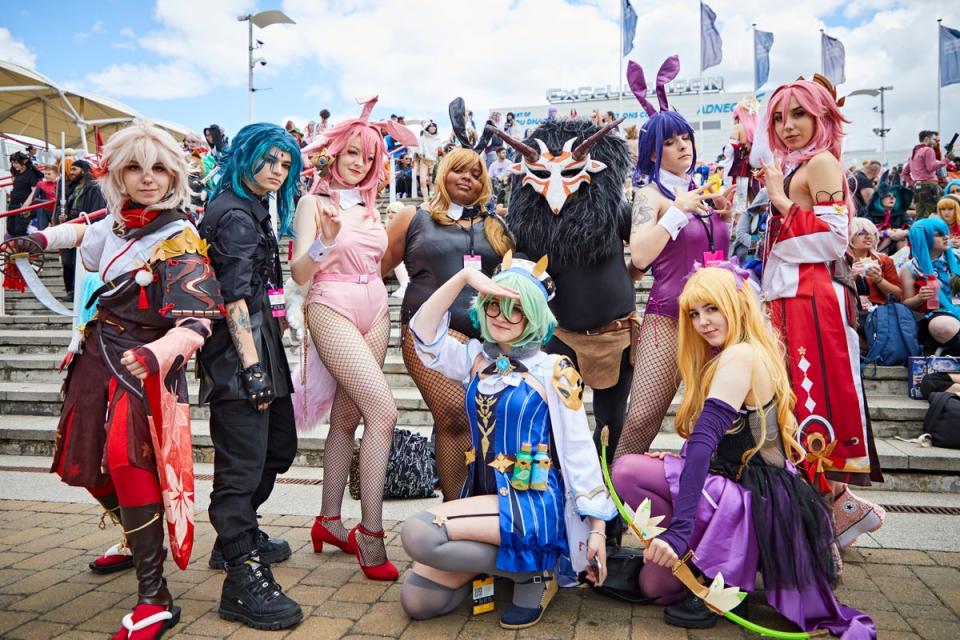 At MCM Comic Con London there are cosplay showcases, competitions and get-togethers (Comic Con London 2023 / Hand out)