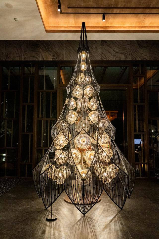 Árbol lágrimas cristal  Adornos de navidad ideas, Lágrimas de cristal,  Guirnaldas de flores de papel