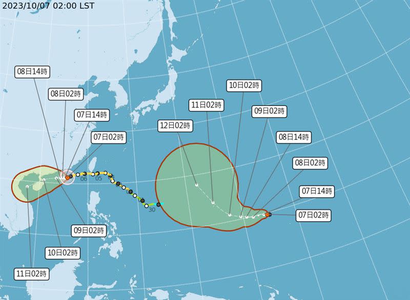 颱風小犬遠離，持續向西移動，另一熱帶性低氣壓發展中，最快今天成颱。（圖／中央氣象署）