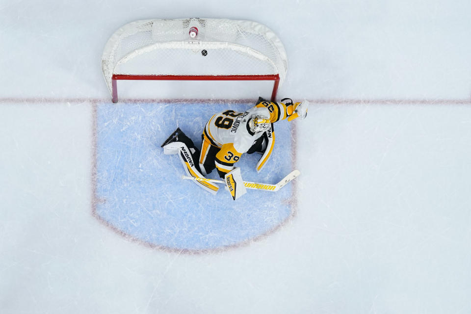 Pittsburgh Penguins' Alex Nedeljkovic cannot stop the game-winning goal by Philadelphia Flyers' Sean Couturier during overtime in an NHL hockey game, Monday, Dec. 4, 2023, in Philadelphia. (AP Photo/Matt Slocum)