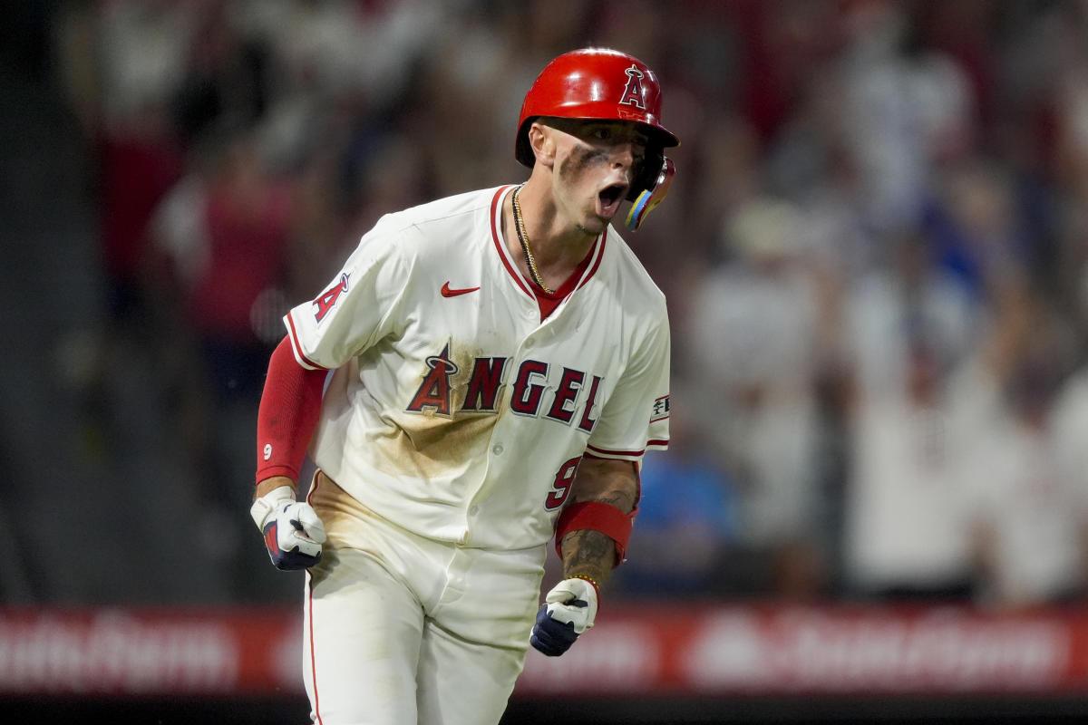 Zach Neto’s 3-run homer rallies Angels to 5-4 victory over Mets despite J.D. Martinez’s grand slam