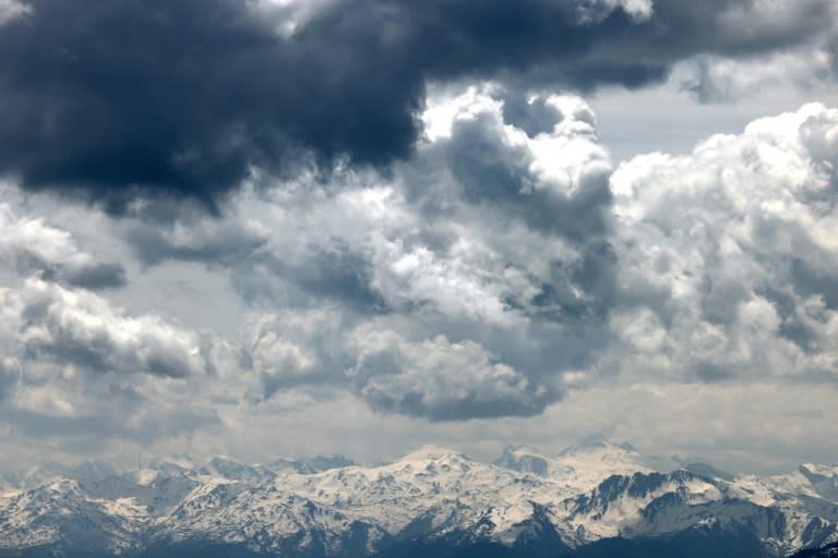 Ein 34-jähriger Bergsteiger ist bei einer Tour auf dem Höllentalferner im bayerischen Landkreis Garmisch-Partenkirchen in den Tod gestürzt. Der genaue Unfallhergang war demnach unklar (Daniel ROLAND)