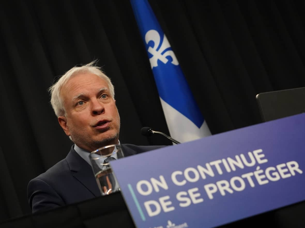 Dr. Luc Boileau, Quebec's public health director, is asking Quebecers to be vigilant amid an increase in COVID-19 cases and hospitalizations.  (Sylvain Roy Roussel/Radio-Canada - image credit)