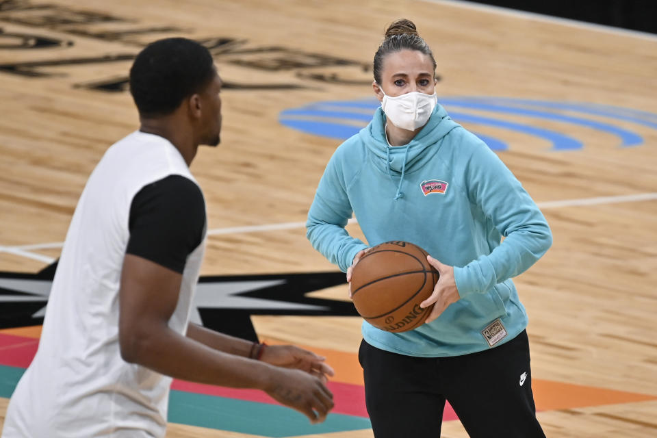 San Antonio Spurs assistant coach Becky Hammon, right, runs drills with forward Rudy Gay before the team's NBA basketball game against the Los Angeles Lakers, Friday, Jan. 1, 2021, in San Antonio. (AP Photo/Darren Abate)