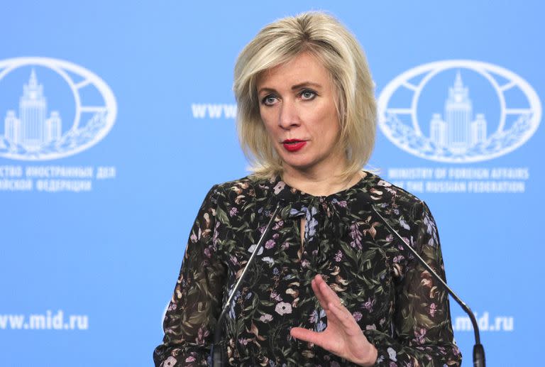 La portavoz del Ministerio de Relaciones Exteriores de Rusia, Maria Zakharova, habla en Moscú, el 28 de abril de 2022. (Servicio de prensa del Ministerio de Relaciones Exteriores de Rusia vía AP)