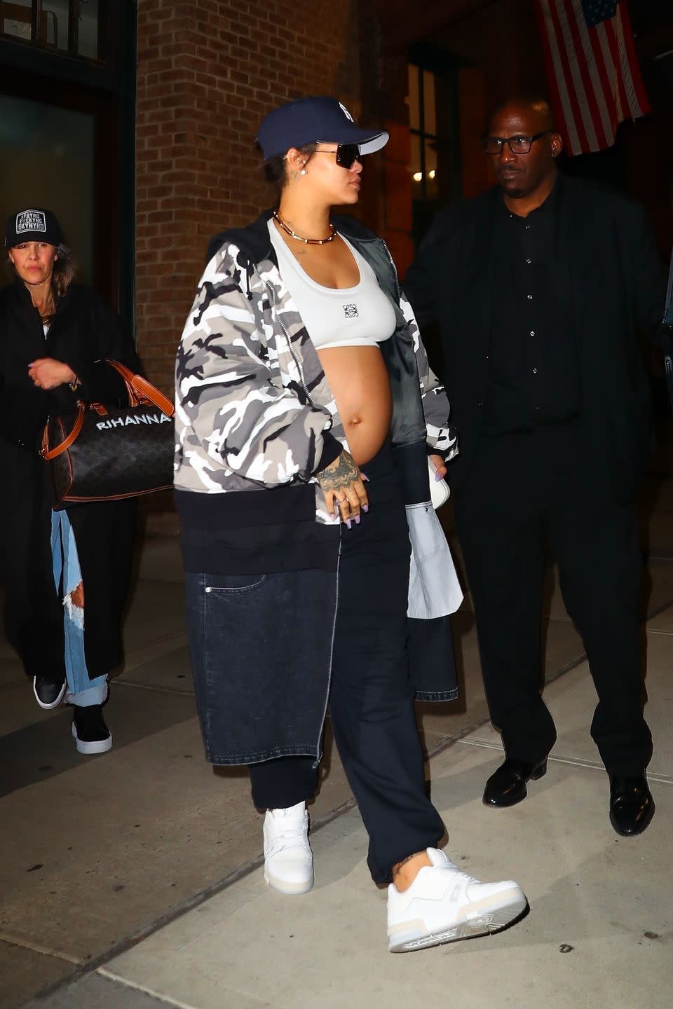 rihanna leaving nyc for her flight